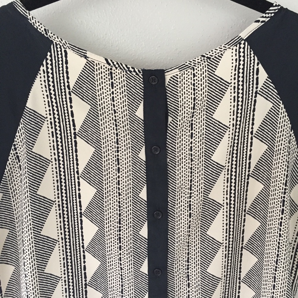 Button-Back Patterned Top - Picture 5 of 7